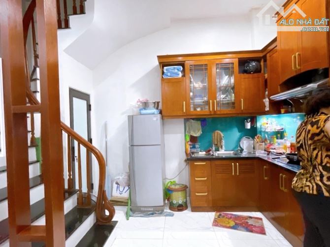 Bán nhà Trương Định 42m, xây dựng 5 tầng ngõ nông gần phố - 2