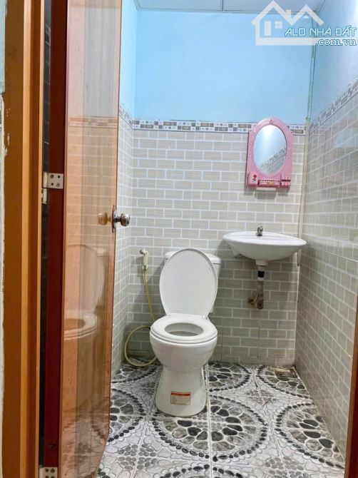 Nhà cấp 4 đang cho thuê, hẻm Nguyễn Thị Sóc, Hóc Môn, 700 triệu sang tên ngay - 2