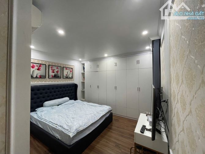 Cho thuê gấp căn hộ Golden west số 2 lê văn thiêm 3 phòng ngủ full đồ 96m2 giá rẻ - 2