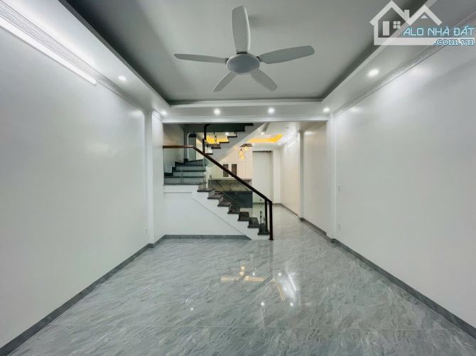 BÁN NHÀ 46m x 4 TẦNG CHỢ ĐÔN THIÊN LÔI LÊ CHÂN 46M GIÁ 3,85 TỶ Ô TÔ ĐỖ CỔNG - 2