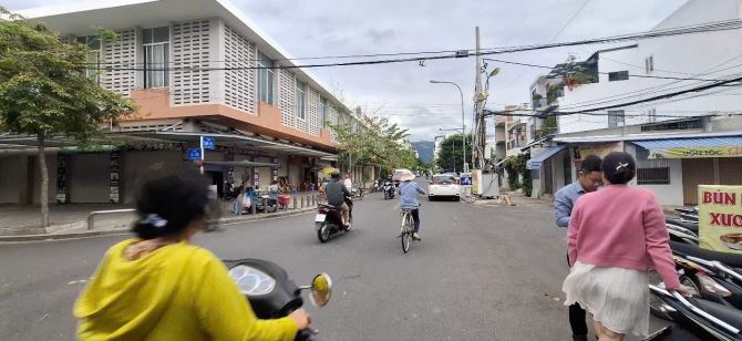 Bán đất có nhà cấp 4, đường A3 , p Phước Hải, tp. Nha Trang.Diện tích: 92,1m. Gia re 5tỷ - 2