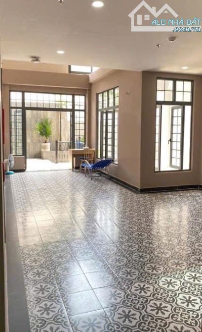 PHẠM VĂN ĐỒNG - KHÁCH SẠN - 550m2, (22x25)m, 6 TẦNG, 31 PHÒNG - CHO THUÊ 2 tỷ/năm - 2