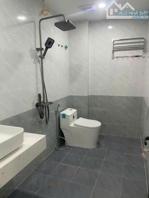 Bán nhà đường sông sét , ô tô đỗ 10m , thang máy nhập khẩu , dt 50m x 6T x 8,9 tỷ