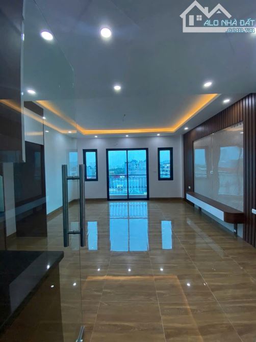Nhà 6,5 tầng thang máy đường thông ô tô vào nhà gần phố Trịnh Văn Bô và ngã tư Canh - 3