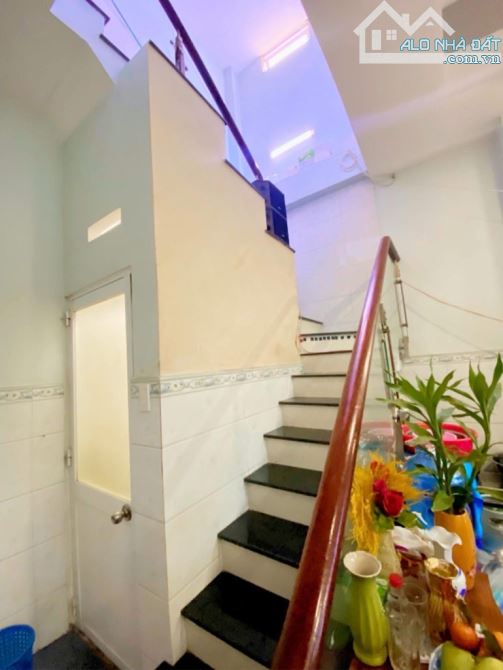 HIẾM MẶT TIỀN KINH DOANH GẦN CHỢ TÂN HƯƠNG 2 TẦNG 16M2 CHỈ 2 TỶ 4 - 3
