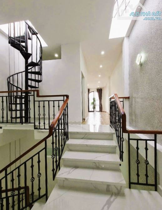 BÁN NHÀ 3 TẦNG MỚI FULL NỘI THẤT – TÂN CỔ ĐIỂN – MẶT TIỀN PHÚ XUÂN 9- LIÊN CHIỂU . - 3
