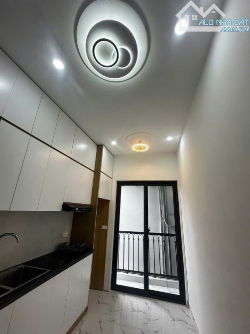 - Bán nhà Minh Khai, 4 tầng, 2 ngủ, 2wc, sổ đỏ riêng, 3 bước ra mặt ,2.3 tỷ