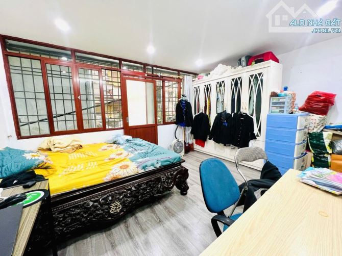 Bán tập thể Thành Công - Ba Đình. Diện tích 110m, tầng thấp, 4PN+ 2WC.Giá 4.79tỷ (còn TL) - 3