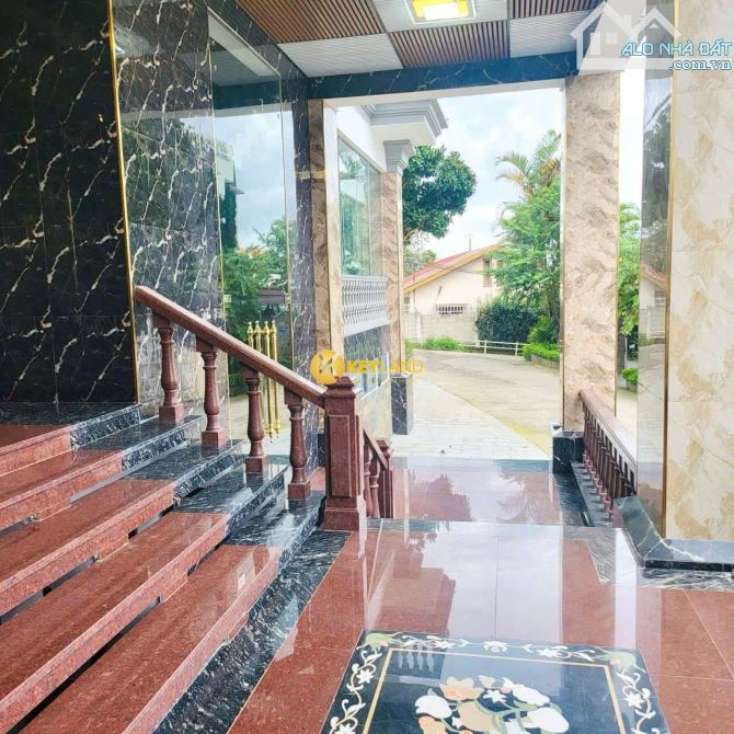 BÁN KHÁCH SẠN HAI MẶT TIỀN CÁCH HỒ XUÂN HƯƠNG 1KM - 4