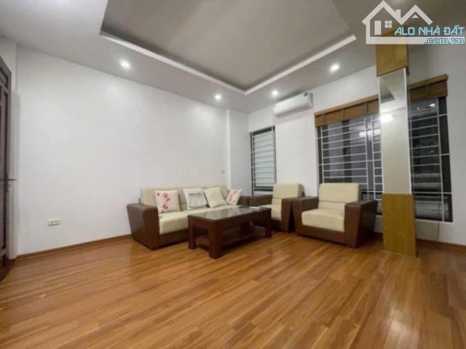 - Bán nhà Lương Khánh Thiện 38m2 x 5 tầng, lô góc, ô tô đỗ cửa, ngõ thông, sổ đỏ riêng. - 5