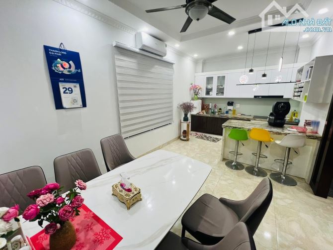 🔥 SIÊU PHẨM HOÀNG QUỐC VIỆT - PHÂN LÔ VIP - THANG MÁY - Ô TÔ NGỦ TRONG NHÀ 🔥  DT 75M² - 6