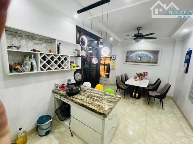 🔥 SIÊU PHẨM HOÀNG QUỐC VIỆT - PHÂN LÔ VIP - THANG MÁY - Ô TÔ NGỦ TRONG NHÀ 🔥  DT 75M² - 7