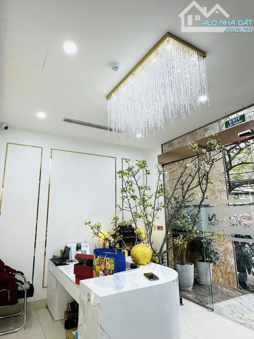 Tòa Văn Phòng Hạng A- Lô Góc Bề Thế-Phố Nguyễn Xiển 96/120m, 9Tầng,MT 20m 98 Tỷ - 9