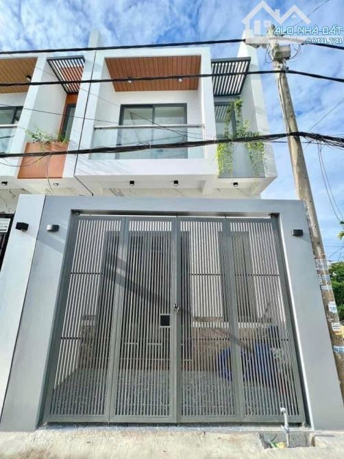 nhà trệt lầu 3 phòng ngủ trục chính hẻm 388 đường nguyễn văn cừ