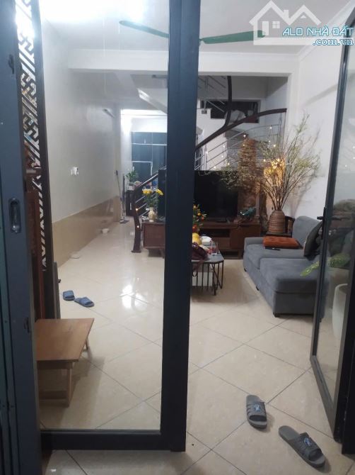 Bán nhà Định Công Hạ-DT 55 m2 x 2 tầng.MT 4m.NGÕ RỘNG THOÁNG-NHÀ MỚI XÂY.