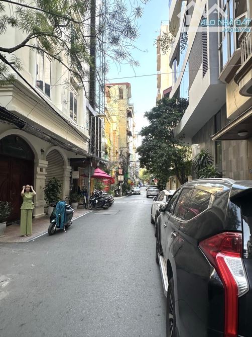Bán nhà Ngõ 26 Nguyên Hồng - Đống Đa, phân lô vỉa hè, ô tô, kinh doanh, 24 tỷ