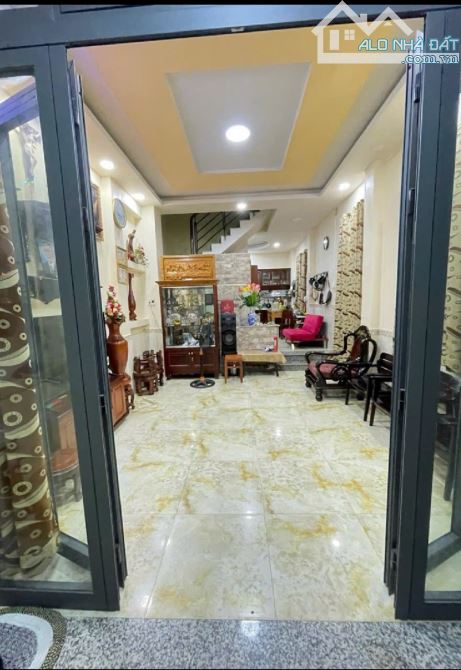 Nhà mới, đẹp-4m x 12m-4 tầng- 4 PN-Ngay bến xe quận 8-Cầu Chà Và-Chợ Xóm Củi-Nhỉnh 5 tỷ