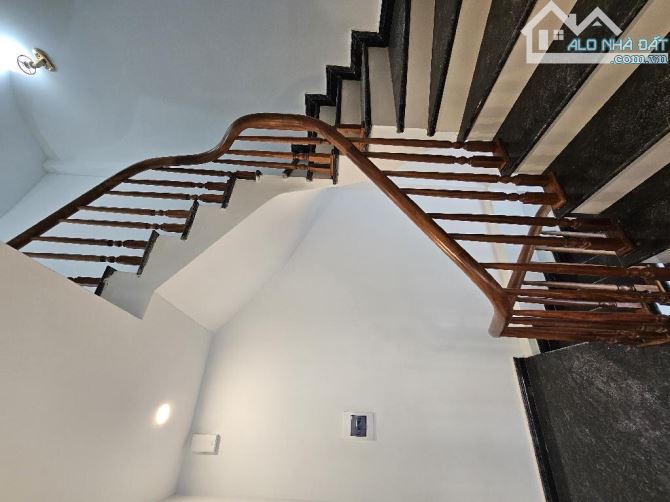 Bán nhà Thạch Bàn, ô tô vào nhà, full nội thất, 6 tầng, DT: 38m2, MT: 4,8m