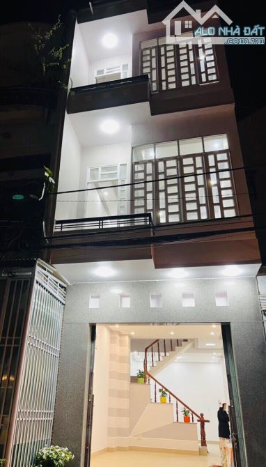 Bán nhà 3 lầu mới đẹp, Mặt tiền kinh doanh trung tâm TP Bảo Lộc. cạnh TTTM Vincom