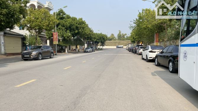 Bán đất tặng nhà Phúc Lợi, 58m2, giá 5,4 tỷ, kinh doanh, làm VP, ô tô tránh, dòng tiền.