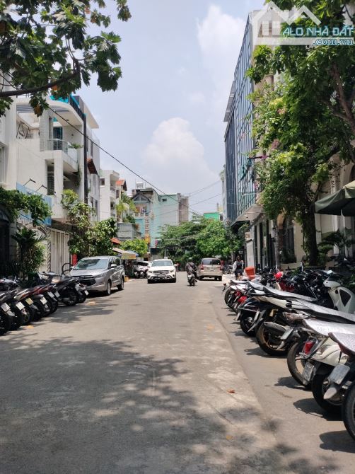 Cần bán khuôn đất, DT 12x 27m hẻm kinh doanh đường Nguyễn Gia Trí(D2)-Bình Thạnh. Giá 51