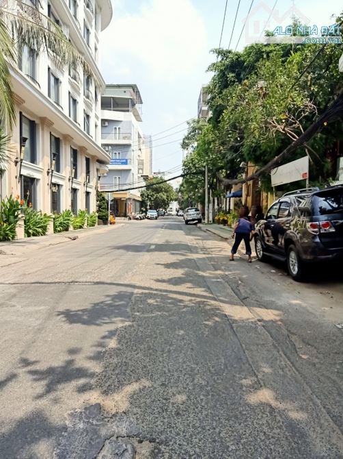 Bán căn hộ DV đang có HĐT 240 tr/th đường Võ Thị Sáu-Q3. DT 9,3 x 25m --- 56 tỷ - 1