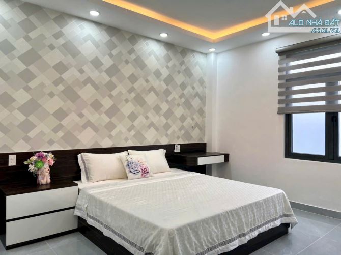 Nhà mới trệt lứng 3 lầu 60m2 đường thông 9m Trần Thị Hè, Quận 12 gấp bán - 1