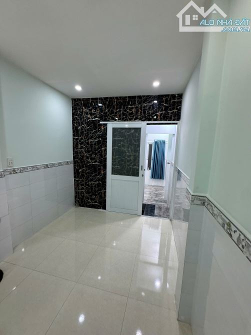 Bán nhà nhỏ xinh, 2,4 tỷ, 2 tầng, 23m2 công nhận đủ, Lê Văn Qưoi, sổ hồng riêng, bớt lộc. - 1