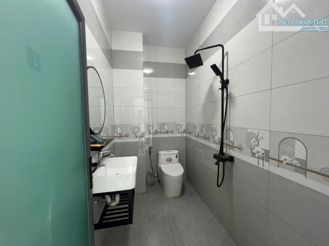 Hạ 500tr bán nhanh nhà 3 tầng Phước Long Nha Trang, sân đỗ được 2 xe ô tô - 1