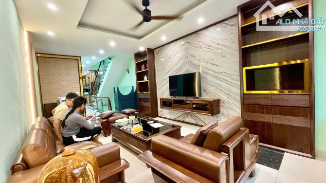 Bán Gấp NHà 4 Tầng, Lô Góc Phố Hoàng Quốc Việt, Nghĩa Đô 56m2 Đường 7m vỉa hè to, hơn 16tỷ - 2