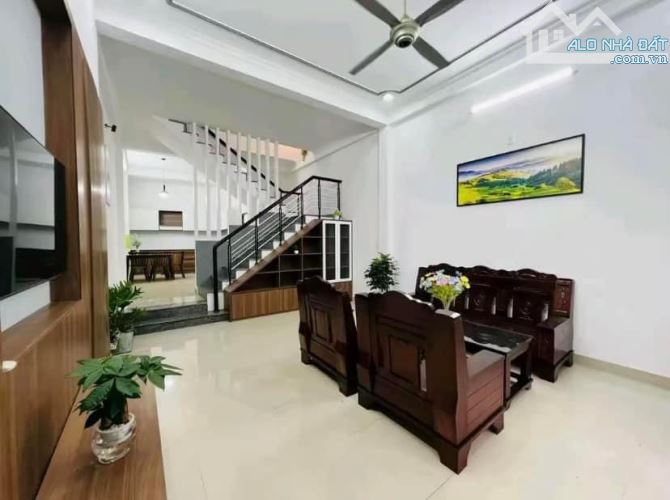 CẦN BÁN NHÀ ĐƯỜNG HAI BÀ TRƯNG,Q3-GIÁ:4,55TỶ/71m2(5x14,2m).KC 3PN 3WC.ĐANG CHO THUÊ 22TRỆU - 2