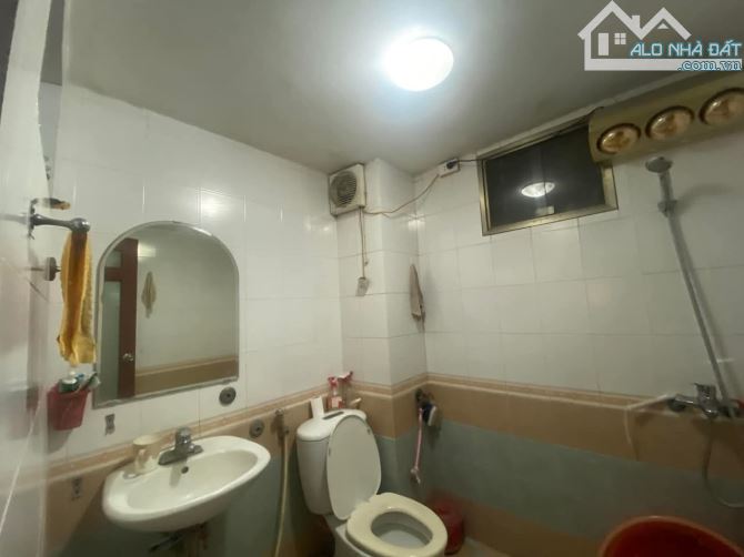 Trung Tâm Nguyễn Trãi Hàng Xóm ROYAL CITY Bán 42m2 /5tầng Giá: 8tỷ - 5