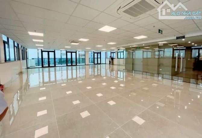Bán building 10 tầng mặt phố Linh Đàm DT 620m2, MT 21m, Giá 330 tỷ