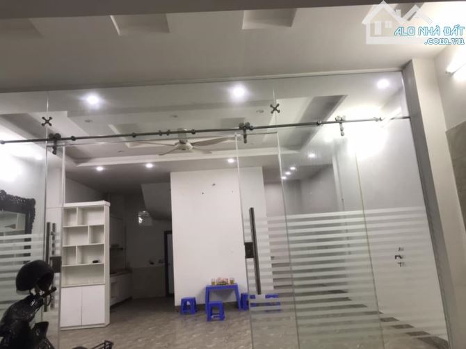 Bán nhà ngõ 221 Tôn Đức thắng, DT 66m, 7 tầng thang máy, MT 8m, giá 15.2tỷ.