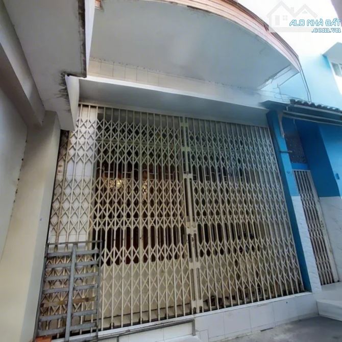 BÁN NHÀ 4 TẦNG Q10 - 3PN, BAN CÔNG RỘNG - NGAY VÒNG XOAY 3/2, GẦN CMT8 - GIÁ TỐT!