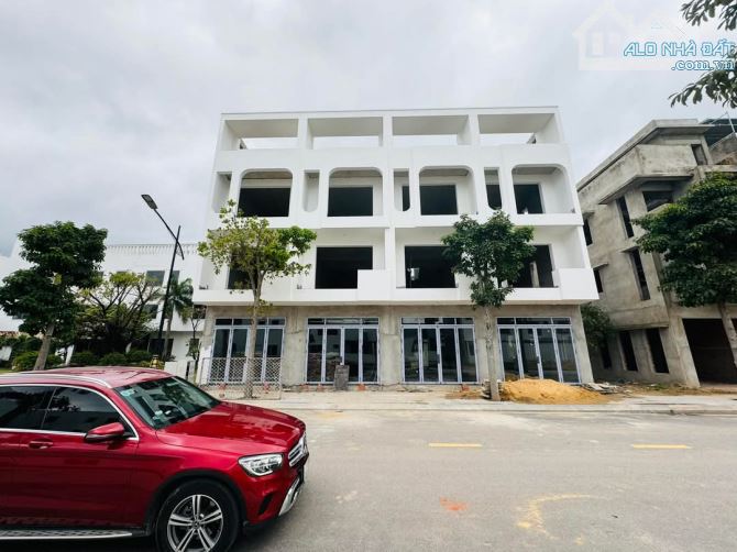 NHÀ ĐẸP – VỊ TRÍ ĐẮC ĐỊA – GIÁ TỐT NHẤT KHU VỰC! 🏡