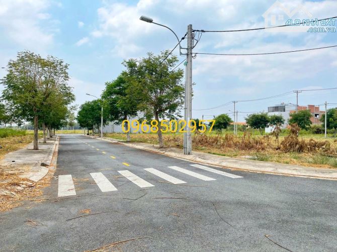 Đất nằm gần vòng xoay Hòa Long mới, cách QL56 chưa tới 300m.