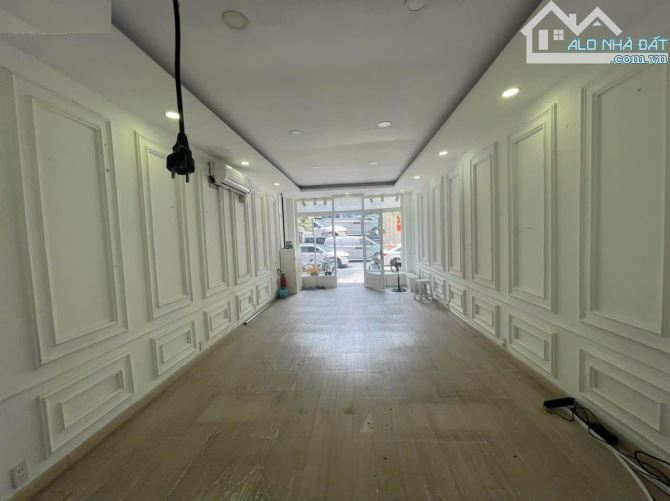 Nhà MT quận 1, 5x25m, 4 lầu , thang máy đường Nguyễn Bỉnh Khiêm
