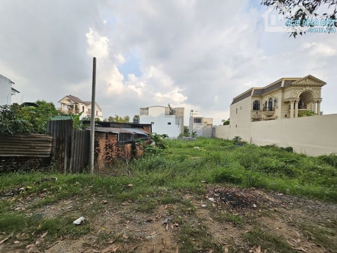 Đất gần ngã tư Bình Trị, khu Biconsi, 495m ngang 8,2m, xây tự do, 732 Dĩ An Bình Dương