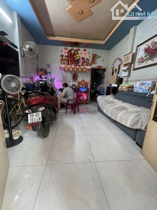 Bán nhà đường Hòa Bình, Quận Tân Phú. Tiện về trung tâm quận 10,quận 5.