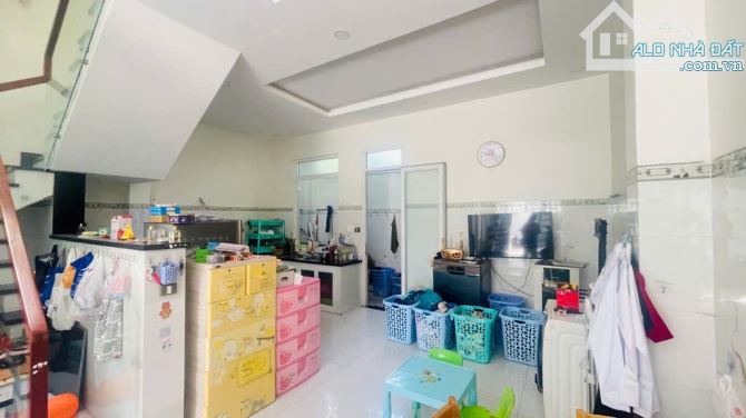 Nhà Đẹp 4 Tầng ô tô đậu trước nhà, Ngay Trung Tâm Thủ Đức Diện Tích nền 70m2 giá hơn 6ty