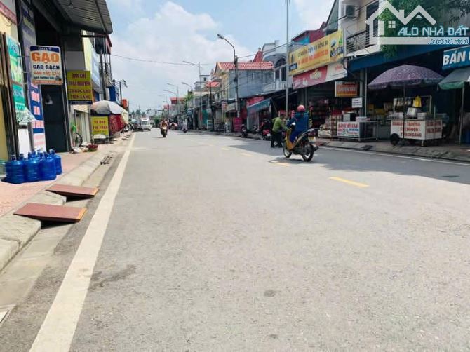 Hoa hậu  96m mặt trục chính UBND Nam Sơn, đối diện chợ Lương Quán