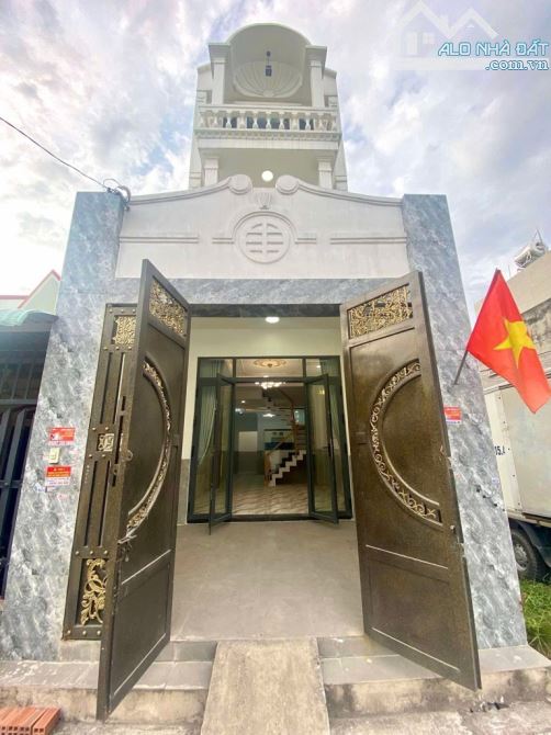 THẠNH XUÂN - GẦN CHỢ MINH PHÁT HẺM VIP 8M - NHÀ ĐẸP LUNG LINH - 4X18M - 3 TẦNG