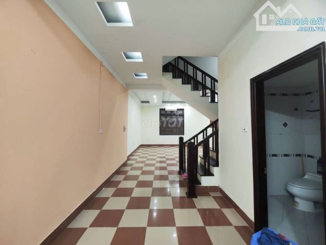Cho thuê nhà riêng biệt tại Ngõ 402 Bạch Mai – Hai Bà Trưng, phù hợp ở, làm văn phòng, phò
