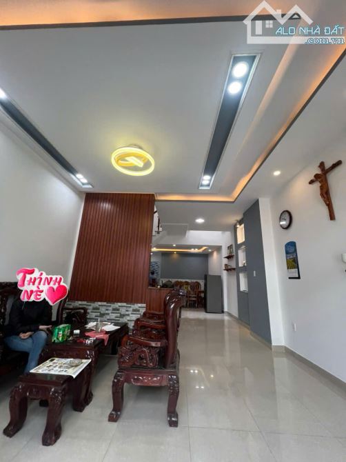 Bán nhà 3 tầng đúc BTCT 65m2 Lê Trọng Tấn ngay Đại Học Công Thương chỉ 5.6T