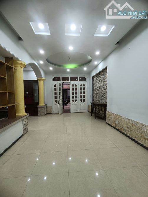 Bán nhà 5 tầng, Thinh Hào, Hàng Bột, Đống Đa. DT115m2 full thổ cư giá 17 tỷ