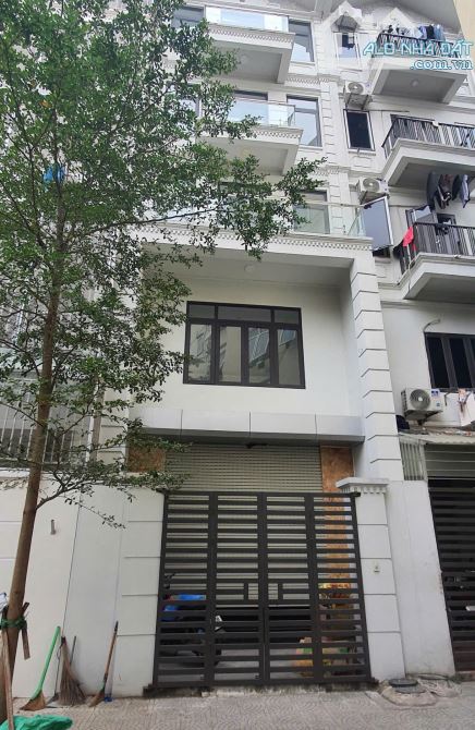 PHÂN LÔ NGUYỄN CHÍ THANH 6T THANG MÁY, 2 THOÁNG VỈA HÈ Ô TÔ DỪNG ĐỖ, DÂN TRÍ CAO 22 TỶ 83m
