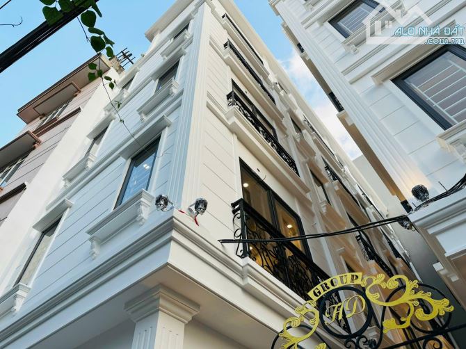 bán nhà sát phố Nhổn cách đúng 150m là ra QL32, nhà ngay chợ và nhà văn hóa gửi ô tô luôn