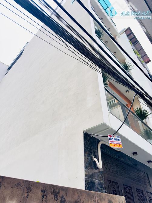 Siêu phẩm Kim Ngưu có gì? 40m x 5T, ô tô ngủ trong nhà, ngõ thông, nhà mới, nhỉnh 9 tỷ
