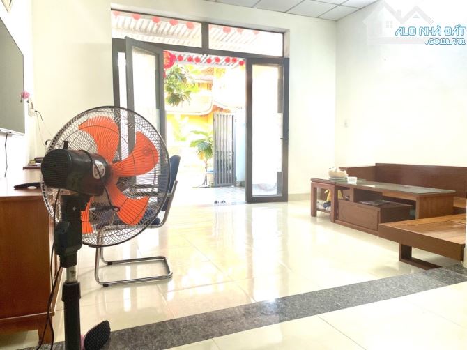 BÁN NHÀ CẤP 4 GÓC 2 MẶT TIỀN PHÙNG CHÍ KIÊN - HOÀ MINH THÔNG SÁT BIỂN GIÁ NHỈNH 4 TỶ